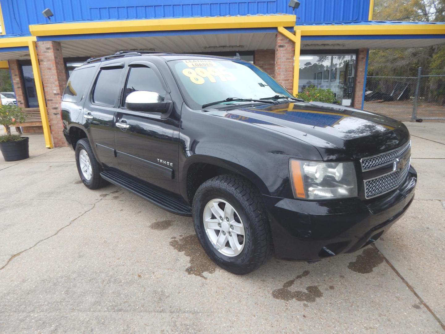 2011 Black /Charcoal Leather Chevrolet Tahoe LT 2WD (1GNSCBE01BR) with an 5.3L V8 OHV 16V FFV engine, 6-Speed Automatic transmission, located at 3120 W Tennessee St, Tallahassee, FL, 32304-1002, (850) 575-6702, 30.458841, -84.349648 - Used Car Supermarket is proud to present you with this loaded immaculate 2011 Chevy Tahoe LT with leather and sunroof. Used Car Supermarket prides itself in offering you the finest pre-owned vehicle in Tallahassee. Used Car Supermarket has been locally family owned and operated for over 50 years. Ou - Photo#0
