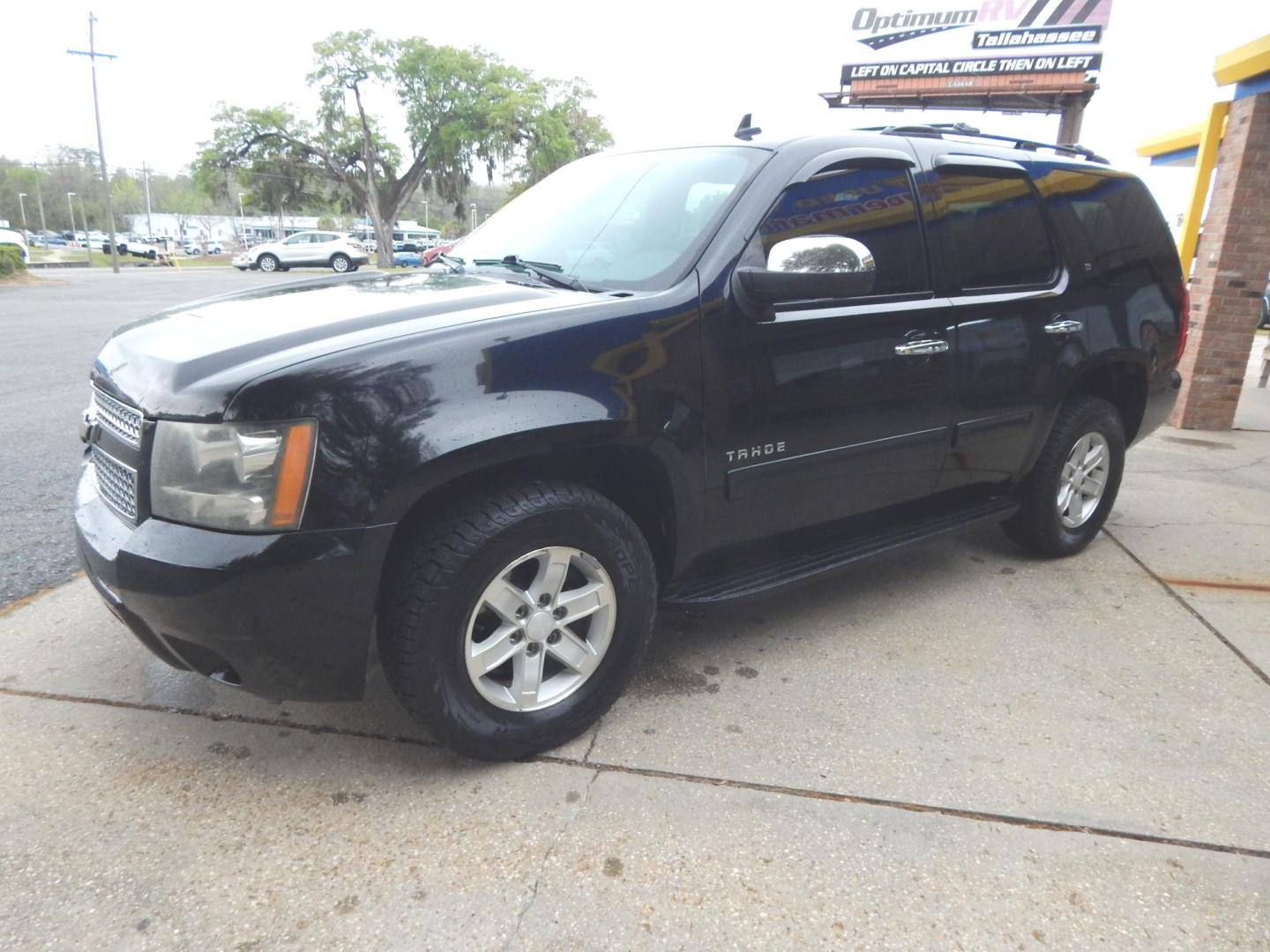 2011 Black /Charcoal Leather Chevrolet Tahoe LT 2WD (1GNSCBE01BR) with an 5.3L V8 OHV 16V FFV engine, 6-Speed Automatic transmission, located at 3120 W Tennessee St, Tallahassee, FL, 32304-1002, (850) 575-6702, 30.458841, -84.349648 - Used Car Supermarket is proud to present you with this loaded immaculate 2011 Chevy Tahoe LT with leather and sunroof. Used Car Supermarket prides itself in offering you the finest pre-owned vehicle in Tallahassee. Used Car Supermarket has been locally family owned and operated for over 50 years. Ou - Photo#1