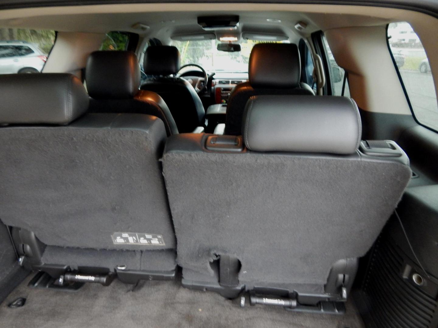2011 Black /Charcoal Leather Chevrolet Tahoe LT 2WD (1GNSCBE01BR) with an 5.3L V8 OHV 16V FFV engine, 6-Speed Automatic transmission, located at 3120 W Tennessee St, Tallahassee, FL, 32304-1002, (850) 575-6702, 30.458841, -84.349648 - Used Car Supermarket is proud to present you with this loaded immaculate 2011 Chevy Tahoe LT with leather and sunroof. Used Car Supermarket prides itself in offering you the finest pre-owned vehicle in Tallahassee. Used Car Supermarket has been locally family owned and operated for over 50 years. Ou - Photo#7