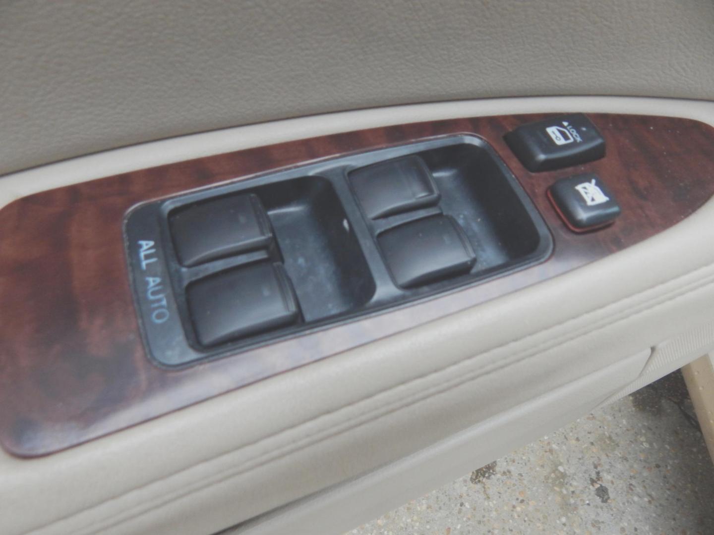 2011 Tan /Tan Leather Toyota Avalon Limited (4T1BK3DBXBU) with an 3.5L V6 DOHC 24V engine, Automatic transmission, located at 3120 W Tennessee St, Tallahassee, FL, 32304-1002, (850) 575-6702, 30.458841, -84.349648 - Used Car Supermarket is proud to present you with this loaded immaculate 2011 Toyota Avalon Limited low miles. Used Car Supermarket prides itself in offering you the finest pre-owned vehicle in Tallahassee. Used Car Supermarket has been locally family owned and operated for over 50 years. Our Avalon - Photo#9