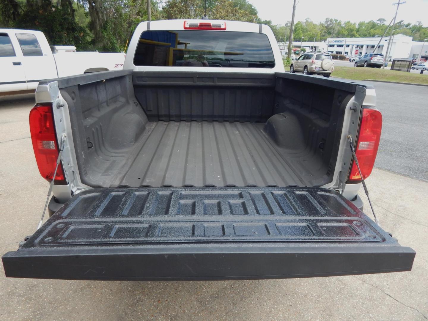 2017 Silver Metallic /Gray Chevrolet Colorado Crew Cab (1GCGSBEN9H1) with an 3.6L V6 DOHC 24V GAS engine, Automatic transmission, located at 3120 W Tennessee St, Tallahassee, FL, 32304-1002, (850) 575-6702, 30.458841, -84.349648 - Used Car Supermarket is proud to present you with this loaded immaculate 2017 Chevy Colorado Crew Cab. Used Car Supermarket prides itself in offering you the finest pre-owned vehicle in Tallahassee. Used Car Supermarket has been locally family owned and operated for over 50 years. Our Colorado Crew - Photo#4