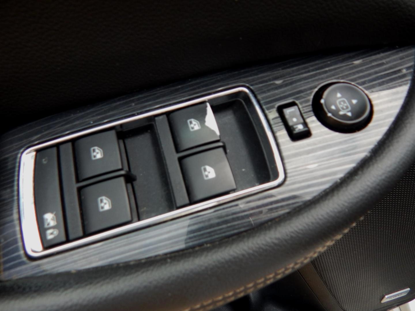 2018 Pearl White /Charcoal Leather Chevrolet Impala Premier (2G1125S33J9) with an 3.6L V6 DOHC 24V engine, Automatic transmission, located at 3120 W Tennessee St, Tallahassee, FL, 32304-1002, (850) 575-6702, 30.458841, -84.349648 - Used Car Supermarket is proud to present you with this loaded immaculate 2018 Chevy Impala Premier with leather and low miles. Used Car Supermarket prides itself in offering you the finest pre-owned vehicle in Tallahassee. Used Car Supermarket has been locally family owned and operated for over 50 y - Photo#6