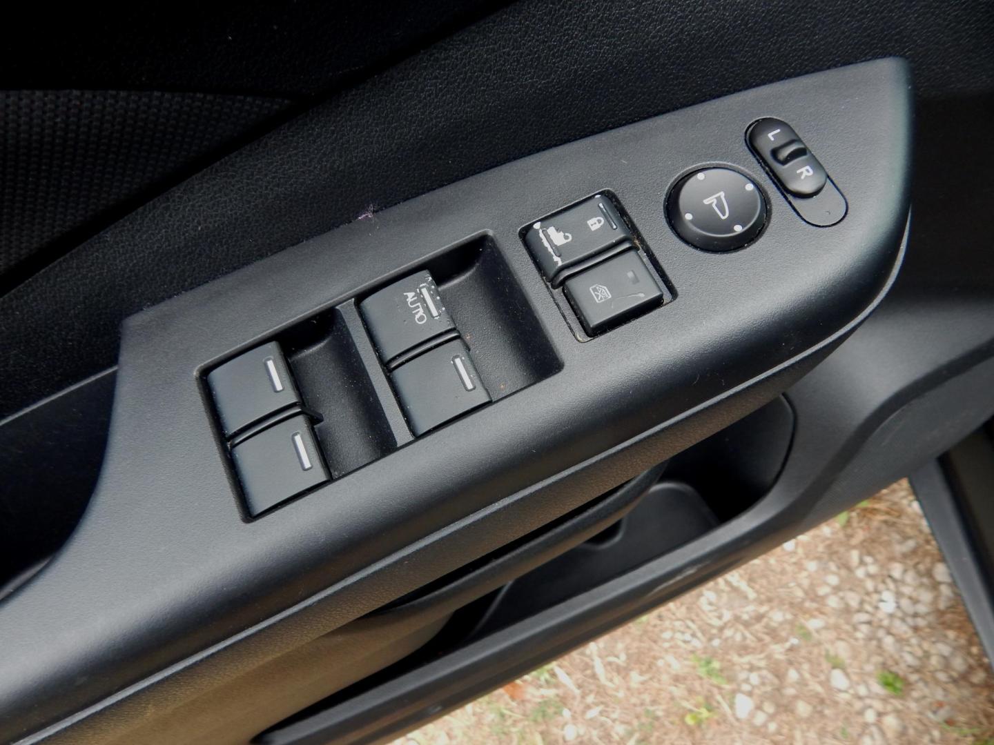 2016 Black /Charcoal Honda CR-V LX 2WD (2HKRM3H38GH) with an 2.4L L4 DOHC 16V engine, CVT transmission, located at 3120 W Tennessee St, Tallahassee, FL, 32304-1002, (850) 575-6702, 30.458841, -84.349648 - Used Car Supermarket is proud to present you with this loaded immaculate 2016 Honda CRV LX. Used Car Supermarket prides itself in offering you the finest pre-owned vehicle in Tallahassee. Used Car Supermarket has been locally family owned and operated for over 50 years. Our CRV LX has been serviced - Photo#7