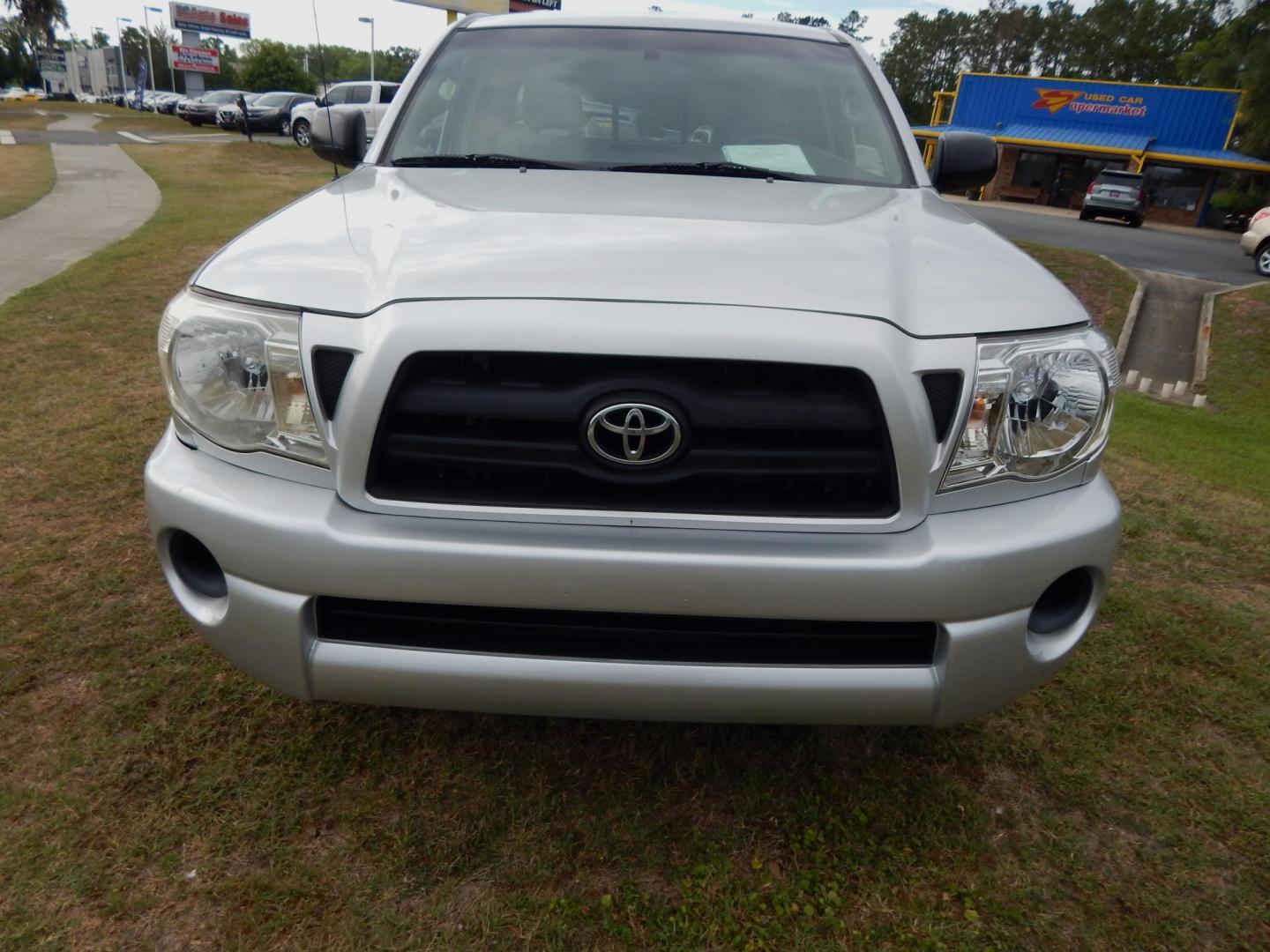 2006 Silver Metallic /Gray Toyota Tacoma Access Cab 2WD (5TETX22N86Z) with an 2.7L L4 DOHC 16V engine, Automatic transmission, located at 3120 W Tennessee St, Tallahassee, FL, 32304-1002, (850) 575-6702, 30.458841, -84.349648 - Used Car Supermarket is proud to present you with this loaded immaculate 2006 Toyota Tacoma Access Cab SR5 with automatic and low miles. Used Car Supermarket prides itself in offering you the finest pre-owned vehicle in Tallahassee. Used Car Supermarket has been locally family owned and operated for - Photo#2