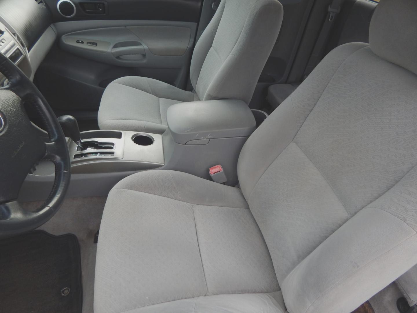 2006 Silver Metallic /Gray Toyota Tacoma Access Cab 2WD (5TETX22N86Z) with an 2.7L L4 DOHC 16V engine, Automatic transmission, located at 3120 W Tennessee St, Tallahassee, FL, 32304-1002, (850) 575-6702, 30.458841, -84.349648 - Used Car Supermarket is proud to present you with this loaded immaculate 2006 Toyota Tacoma Access Cab SR5 with automatic and low miles. Used Car Supermarket prides itself in offering you the finest pre-owned vehicle in Tallahassee. Used Car Supermarket has been locally family owned and operated for - Photo#7