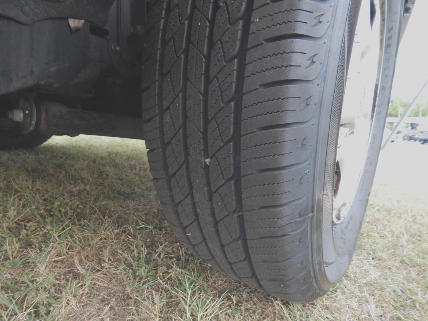 2006 Silver Metallic /Gray Toyota Tacoma Access Cab 2WD (5TETX22N86Z) with an 2.7L L4 DOHC 16V engine, Automatic transmission, located at 3120 W Tennessee St, Tallahassee, FL, 32304-1002, (850) 575-6702, 30.458841, -84.349648 - Used Car Supermarket is proud to present you with this loaded immaculate 2006 Toyota Tacoma Access Cab SR5 with automatic and low miles. Used Car Supermarket prides itself in offering you the finest pre-owned vehicle in Tallahassee. Used Car Supermarket has been locally family owned and operated for - Photo#8