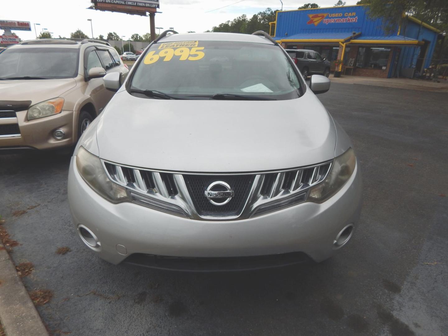 2009 Silver Metallic /Charcoal Nissan Murano S (JN8AZ18U69W) with an 3.5L V6 DOHC 24V engine, Automatic CVT Overdrive transmission, located at 3120 W Tennessee St, Tallahassee, FL, 32304-1002, (850) 575-6702, 30.458841, -84.349648 - Used Car Supermarket is proud to present you with this loaded immaculate 2009 Nissan Murano S with low miles. Used Car Supermarket prides itself in offering you the finest pre-owned vehicle in Tallahassee. Used Car Supermarket has been locally family owned and operated for over 50 years. Our Murano - Photo#2
