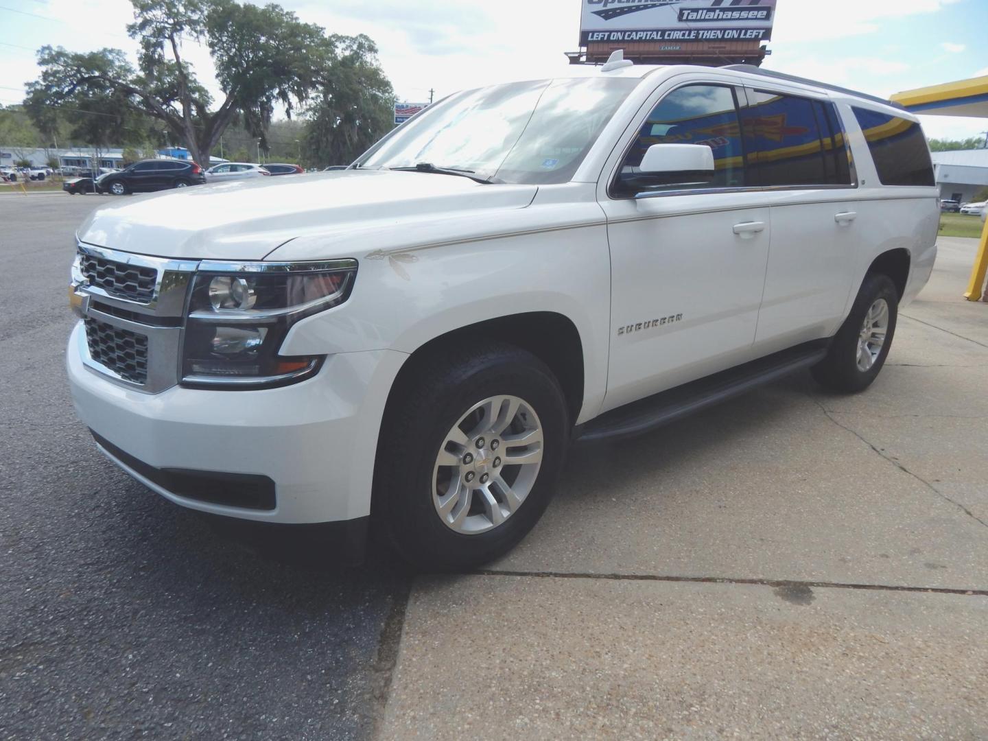 2018 White /Tan Leather Chevrolet Suburban LT 2WD (1GNSCHKC3JR) with an 5.3L V8 OHV 16V engine, Automatic transmission, located at 3120 W Tennessee St, Tallahassee, FL, 32304-1002, (850) 575-6702, 30.458841, -84.349648 - Used Car Supermarket is proud to present you with this loaded immaculate 2018 Chevy Suburban LT with leather and Navigation. Used Car Supermarket prides itself in offering you the finest pre-owned vehicle in Tallahassee. Used Car Supermarket has been locally family owned and operated for over 50 yea - Photo#1