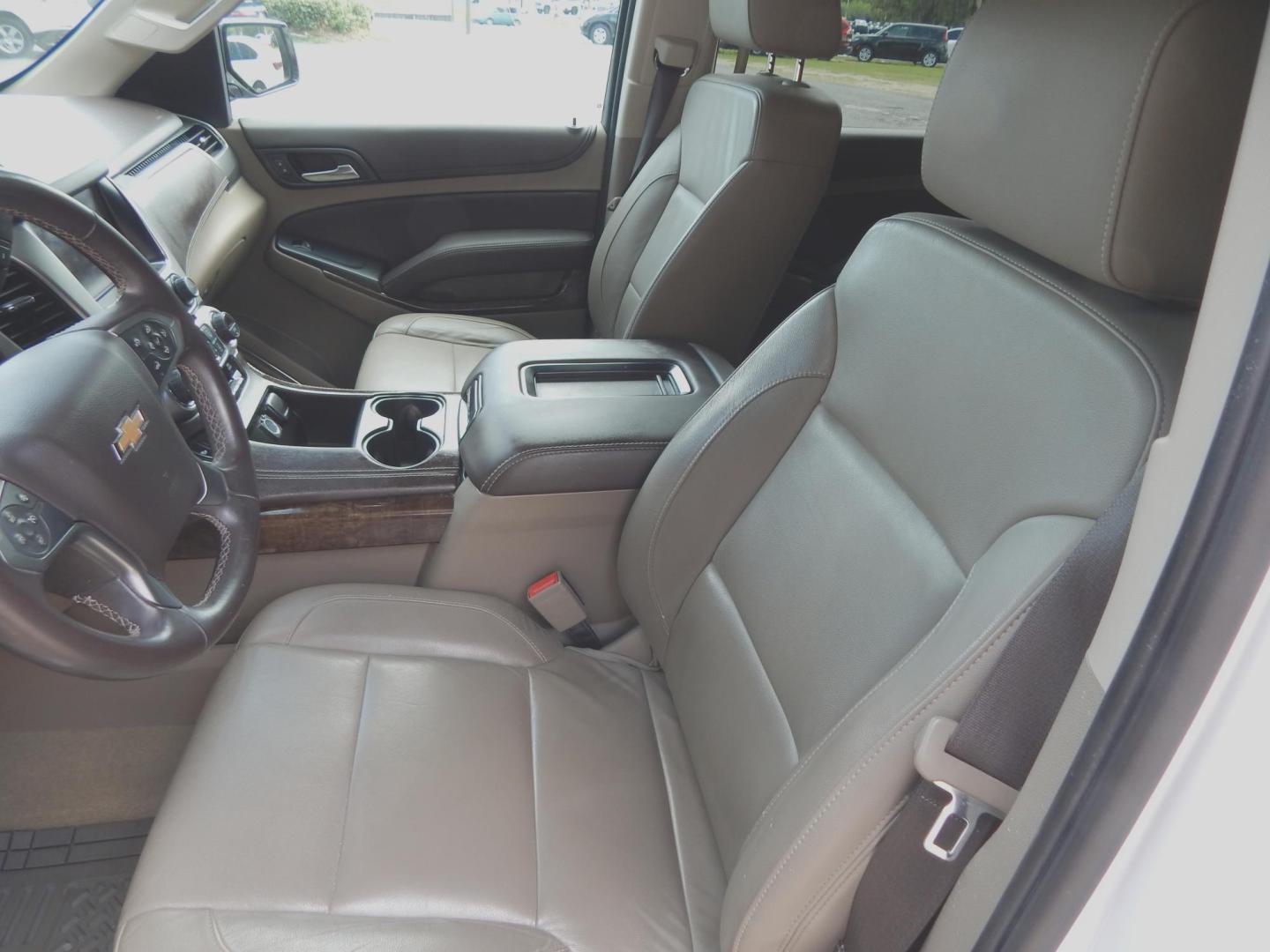 2018 White /Tan Leather Chevrolet Suburban LT 2WD (1GNSCHKC3JR) with an 5.3L V8 OHV 16V engine, Automatic transmission, located at 3120 W Tennessee St, Tallahassee, FL, 32304-1002, (850) 575-6702, 30.458841, -84.349648 - Used Car Supermarket is proud to present you with this loaded immaculate 2018 Chevy Suburban LT with leather and Navigation. Used Car Supermarket prides itself in offering you the finest pre-owned vehicle in Tallahassee. Used Car Supermarket has been locally family owned and operated for over 50 yea - Photo#4
