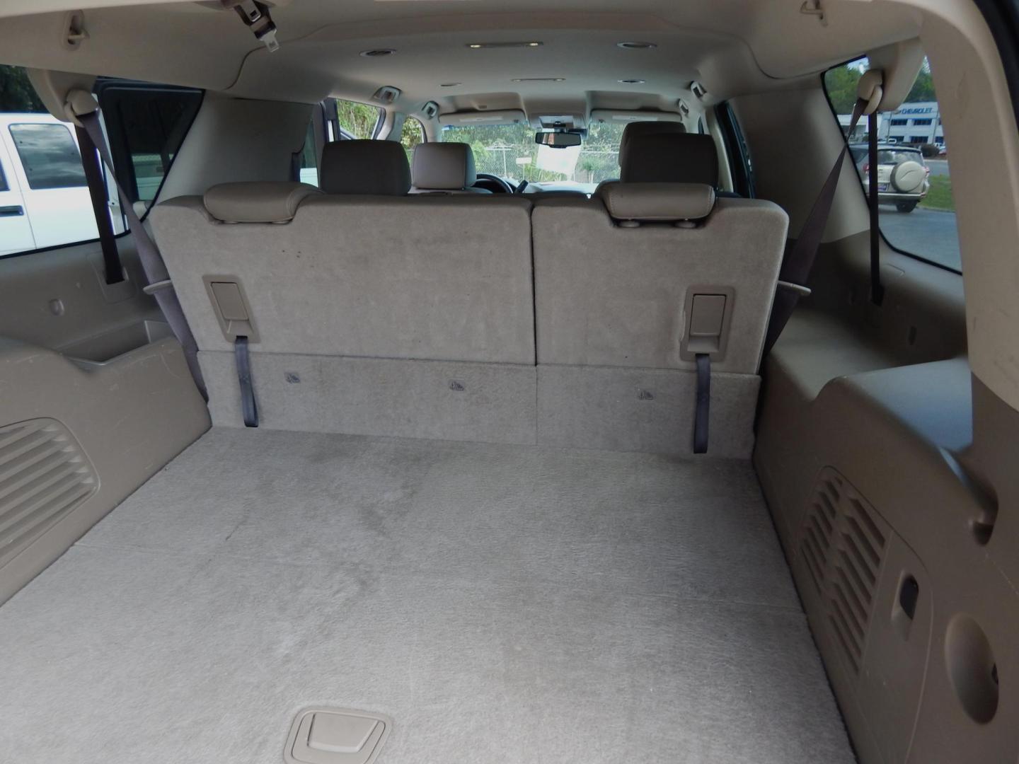 2018 White /Tan Leather Chevrolet Suburban LT 2WD (1GNSCHKC3JR) with an 5.3L V8 OHV 16V engine, Automatic transmission, located at 3120 W Tennessee St, Tallahassee, FL, 32304-1002, (850) 575-6702, 30.458841, -84.349648 - Used Car Supermarket is proud to present you with this loaded immaculate 2018 Chevy Suburban LT with leather and Navigation. Used Car Supermarket prides itself in offering you the finest pre-owned vehicle in Tallahassee. Used Car Supermarket has been locally family owned and operated for over 50 yea - Photo#8