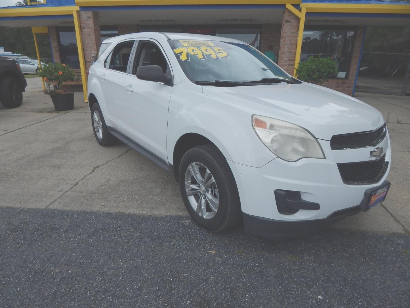 2013 White /Charcoal Chevrolet Equinox LS 2WD (2GNALBEK3D1) with an 2.4L L4 DOHC 16V engine, 6-Speed Automatic transmission, located at 3120 W Tennessee St, Tallahassee, FL, 32304-1002, (850) 575-6702, 30.458841, -84.349648 - Used Car Supermarket is proud to present you with this loaded immaculate 2013 Chevy Equinox LS with low miles. Used Car Supermarket prides itself in offering you the finest pre-owned vehicle in Tallahassee. Used Car Supermarket has been locally family owned and operated for over 50 years. Our Equino- Photo#0
