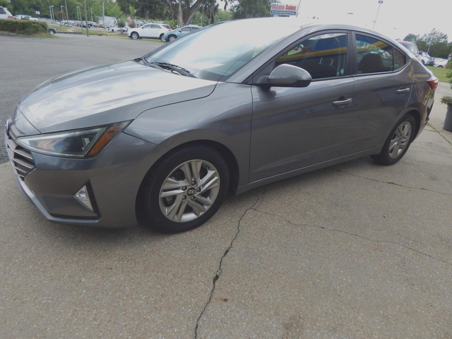 2019 Silver Metallic /Charcoal Hyundai Elantra SLE (5NPD84LF8KH) with an 1.8L L4 DOHC 16V engine, Automatic transmission, located at 3120 W Tennessee St, Tallahassee, FL, 32304-1002, (850) 575-6702, 30.458841, -84.349648- Photo#1
