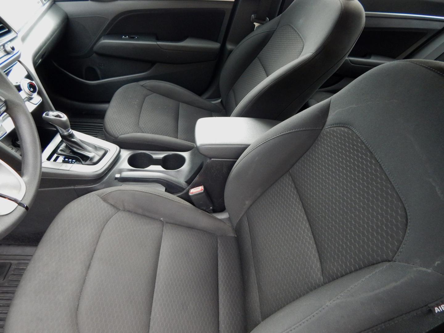 2019 Silver Metallic /Charcoal Hyundai Elantra SLE (5NPD84LF8KH) with an 1.8L L4 DOHC 16V engine, Automatic transmission, located at 3120 W Tennessee St, Tallahassee, FL, 32304-1002, (850) 575-6702, 30.458841, -84.349648- Photo#5
