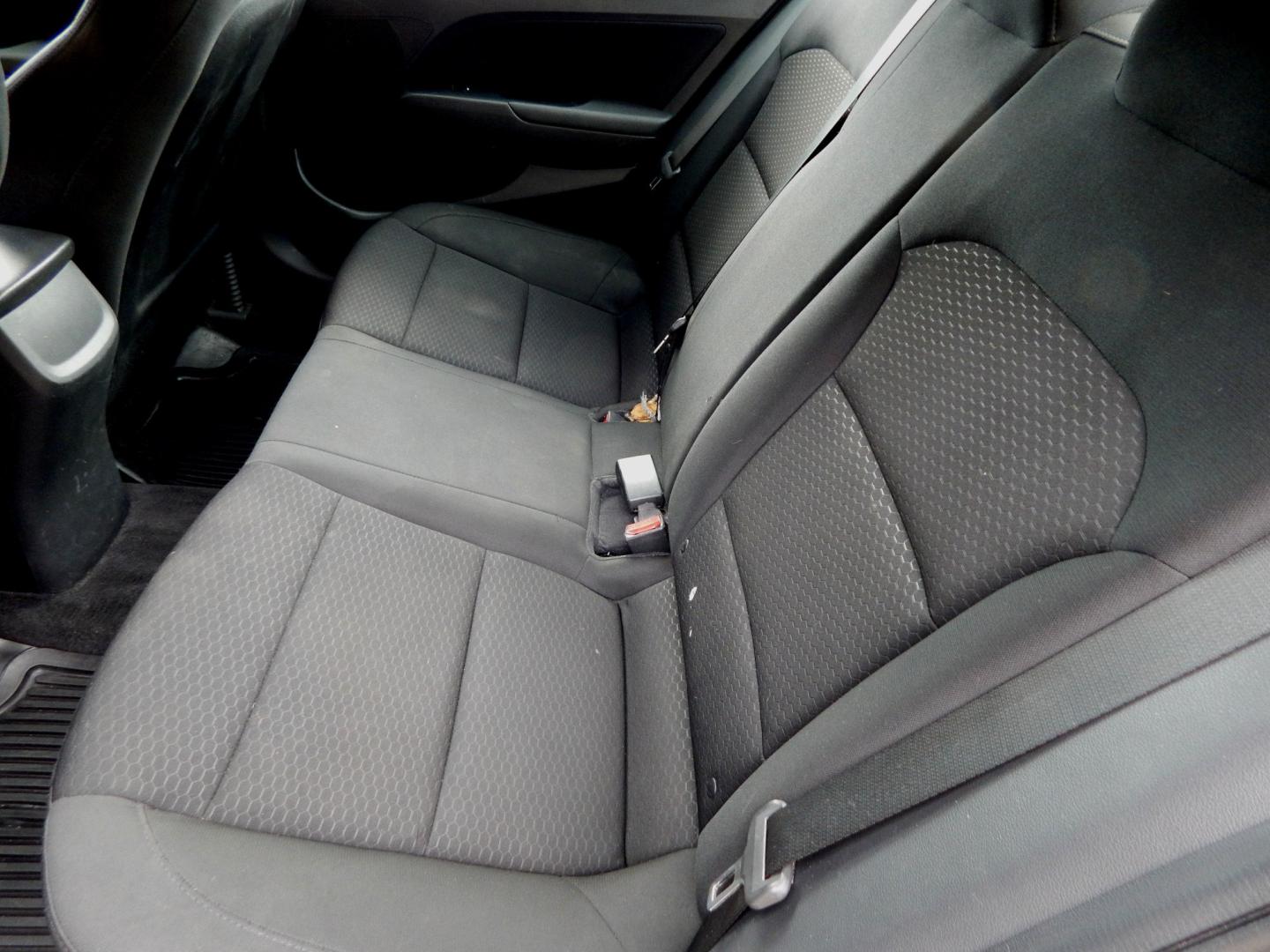 2019 Silver Metallic /Charcoal Hyundai Elantra SLE (5NPD84LF8KH) with an 1.8L L4 DOHC 16V engine, Automatic transmission, located at 3120 W Tennessee St, Tallahassee, FL, 32304-1002, (850) 575-6702, 30.458841, -84.349648- Photo#6