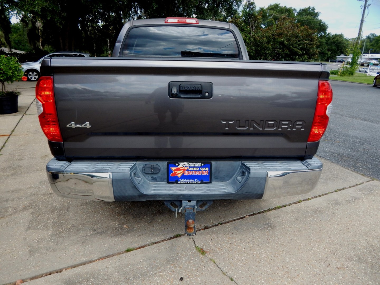 2015 Charcoal /Gray Toyota Tundra SR5 5.7L V8 CrewMax 4WD (5TFDY5F10FX) with an 5.7L V8 DOHC 32V engine, 6-Speed Automatic transmission, located at 3120 W Tennessee St, Tallahassee, FL, 32304-1002, (850) 575-6702, 30.458841, -84.349648 - Used Car Supermarket is proud to present you with this loaded immaculate 2015 Toyota Tundra Crew Max SR5 4x4 with low miles. Used Car Supermarket prides itself in offering you the finest pre-owned vehicle in Tallahassee. Used Car Supermarket has been locally family owned and operated for over 50 yea- Photo#3