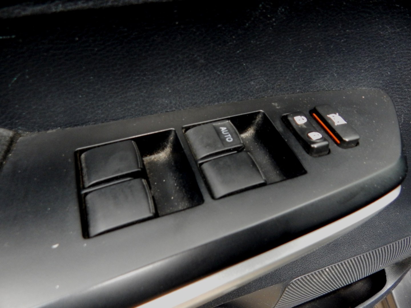 2015 Charcoal /Gray Toyota Tundra SR5 5.7L V8 CrewMax 4WD (5TFDY5F10FX) with an 5.7L V8 DOHC 32V engine, 6-Speed Automatic transmission, located at 3120 W Tennessee St, Tallahassee, FL, 32304-1002, (850) 575-6702, 30.458841, -84.349648 - Used Car Supermarket is proud to present you with this loaded immaculate 2015 Toyota Tundra Crew Max SR5 4x4 with low miles. Used Car Supermarket prides itself in offering you the finest pre-owned vehicle in Tallahassee. Used Car Supermarket has been locally family owned and operated for over 50 yea- Photo#8