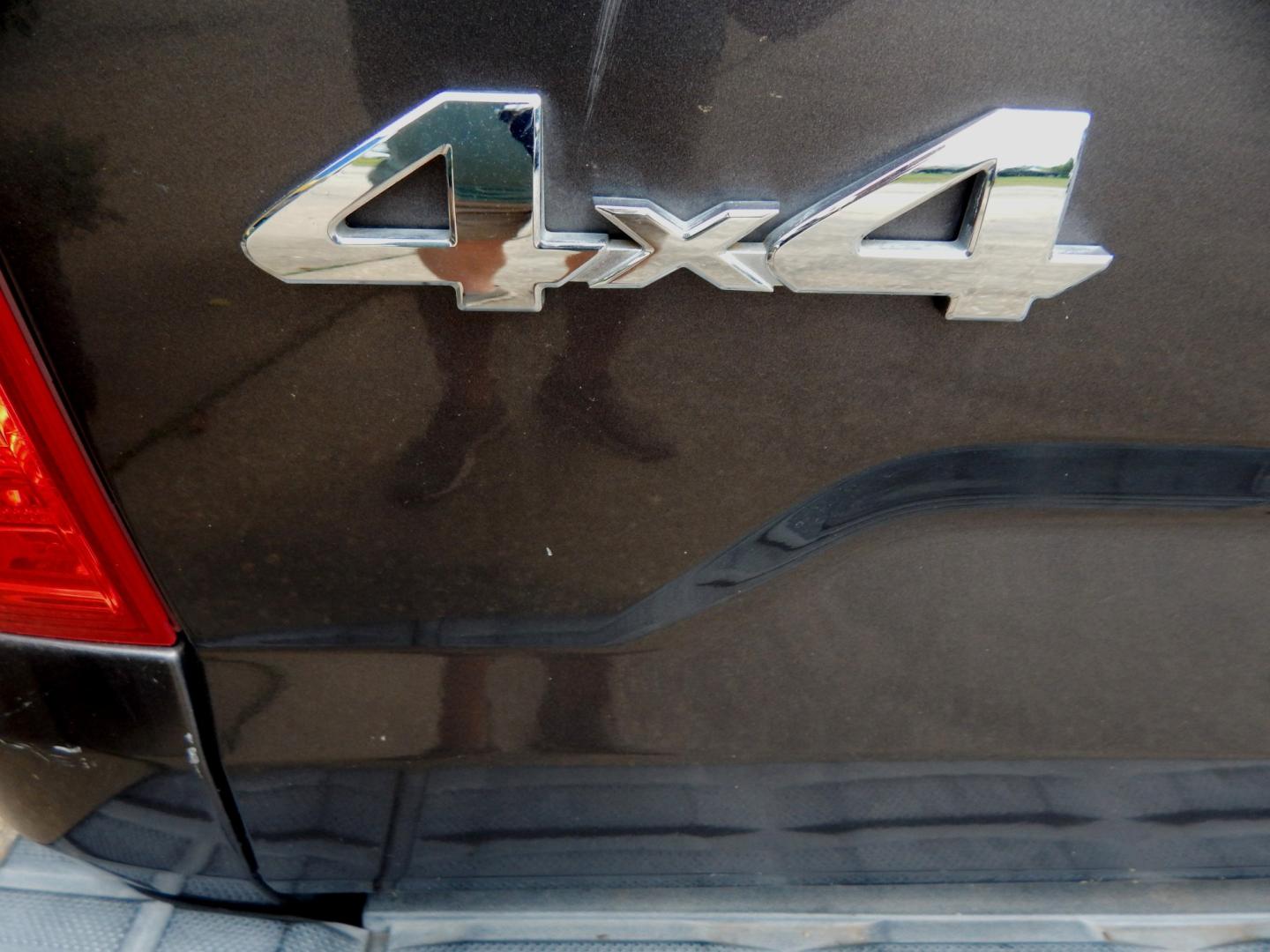 2015 Charcoal /Gray Toyota Tundra SR5 5.7L V8 CrewMax 4WD (5TFDY5F10FX) with an 5.7L V8 DOHC 32V engine, 6-Speed Automatic transmission, located at 3120 W Tennessee St, Tallahassee, FL, 32304-1002, (850) 575-6702, 30.458841, -84.349648 - Used Car Supermarket is proud to present you with this loaded immaculate 2015 Toyota Tundra Crew Max SR5 4x4 with low miles. Used Car Supermarket prides itself in offering you the finest pre-owned vehicle in Tallahassee. Used Car Supermarket has been locally family owned and operated for over 50 yea- Photo#16