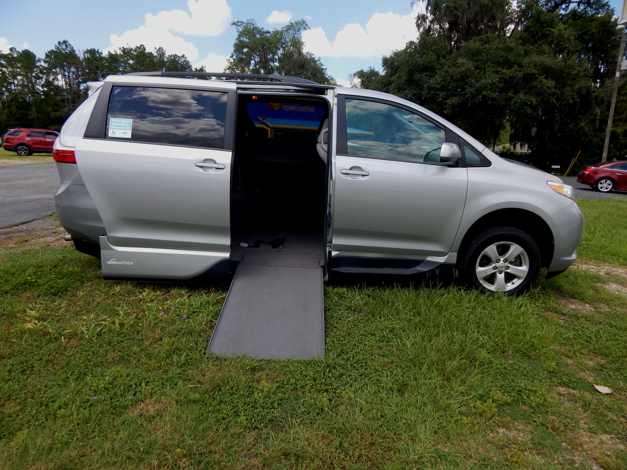 photo of 2015 Toyota Sienna LE Handicap Equipped