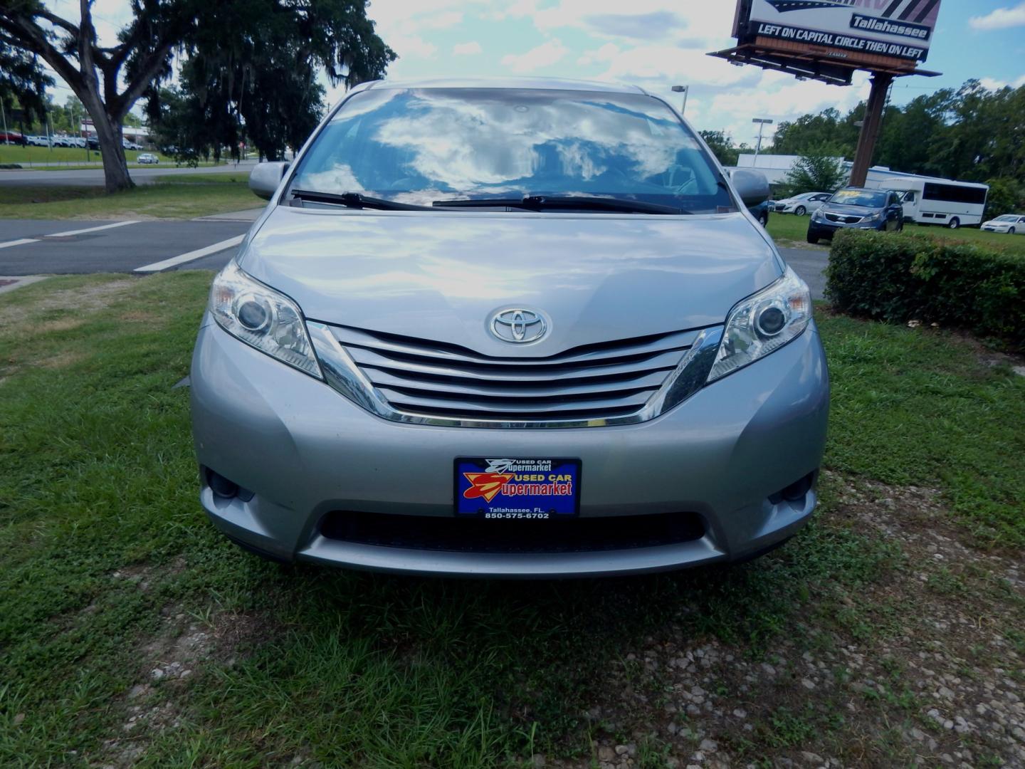 2015 Silver Metallic /Gray Toyota Sienna LE LE (5TDKK3DC6FS) with an 3.5L V6 engine, Automatic transmission, located at 3120 W Tennessee St, Tallahassee, FL, 32304-1002, (850) 575-6702, 30.458841, -84.349648- Photo#2
