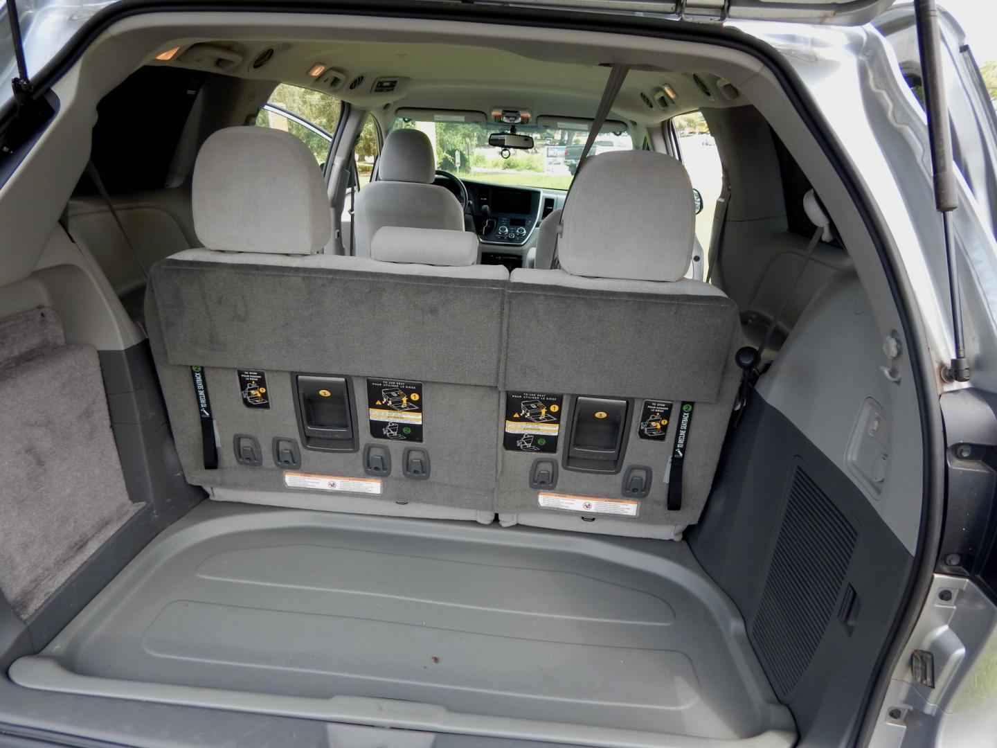 2015 Silver Metallic /Gray Toyota Sienna LE LE (5TDKK3DC6FS) with an 3.5L V6 engine, Automatic transmission, located at 3120 W Tennessee St, Tallahassee, FL, 32304-1002, (850) 575-6702, 30.458841, -84.349648- Photo#4