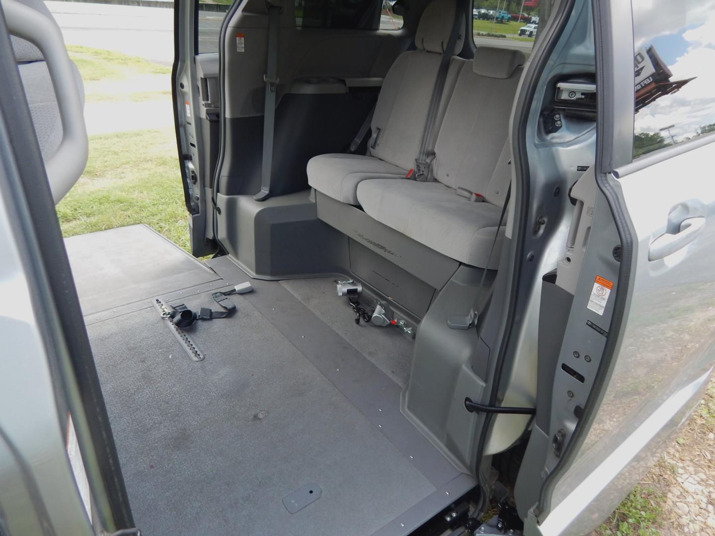 2015 Silver Metallic /Gray Toyota Sienna LE LE (5TDKK3DC6FS) with an 3.5L V6 engine, Automatic transmission, located at 3120 W Tennessee St, Tallahassee, FL, 32304-1002, (850) 575-6702, 30.458841, -84.349648- Photo#8