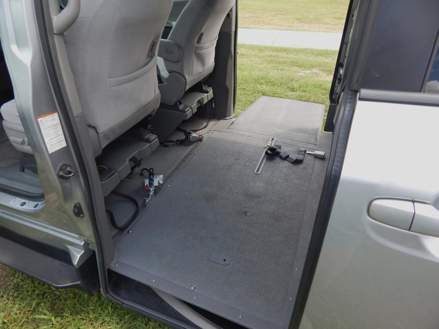 2015 Silver Metallic /Gray Toyota Sienna LE LE (5TDKK3DC6FS) with an 3.5L V6 engine, Automatic transmission, located at 3120 W Tennessee St, Tallahassee, FL, 32304-1002, (850) 575-6702, 30.458841, -84.349648- Photo#9