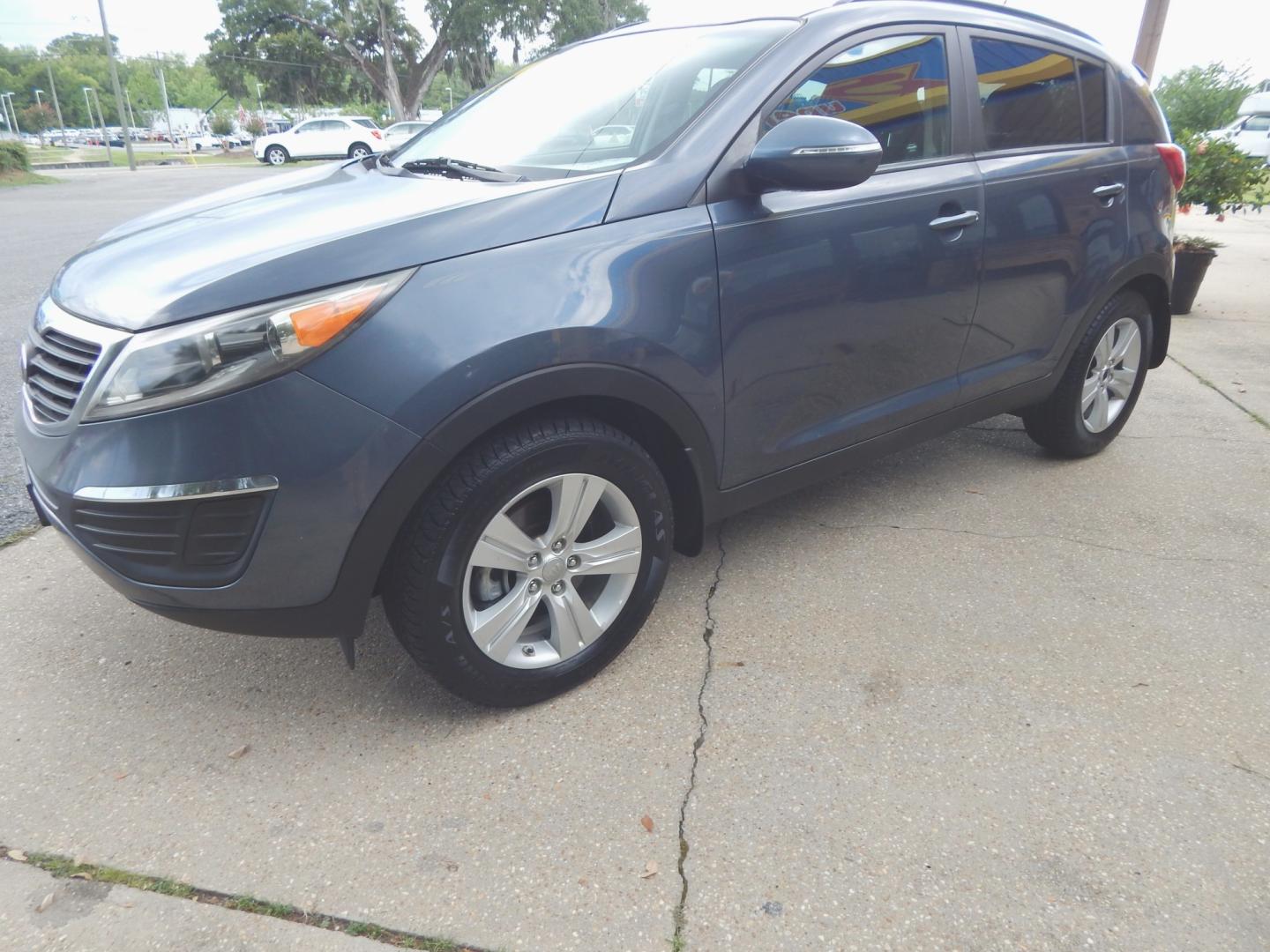 2013 Charcoal /Charcoal Kia Sportage LX (KNDPB3A28D7) with an 2.4L L4 DOHC 16V engine, Automatic transmission, located at 3120 W Tennessee St, Tallahassee, FL, 32304-1002, (850) 575-6702, 30.458841, -84.349648 - Used Car Supermarket is proud to present you with this loaded immaculate 2013 Kia Sportage LX. Used Car Supermarket prides itself in offering you the finest pre-owned vehicle in Tallahassee. Used Car Supermarket has been locally family owned and operated for over 50 years. Our Sportage LX has been s- Photo#1