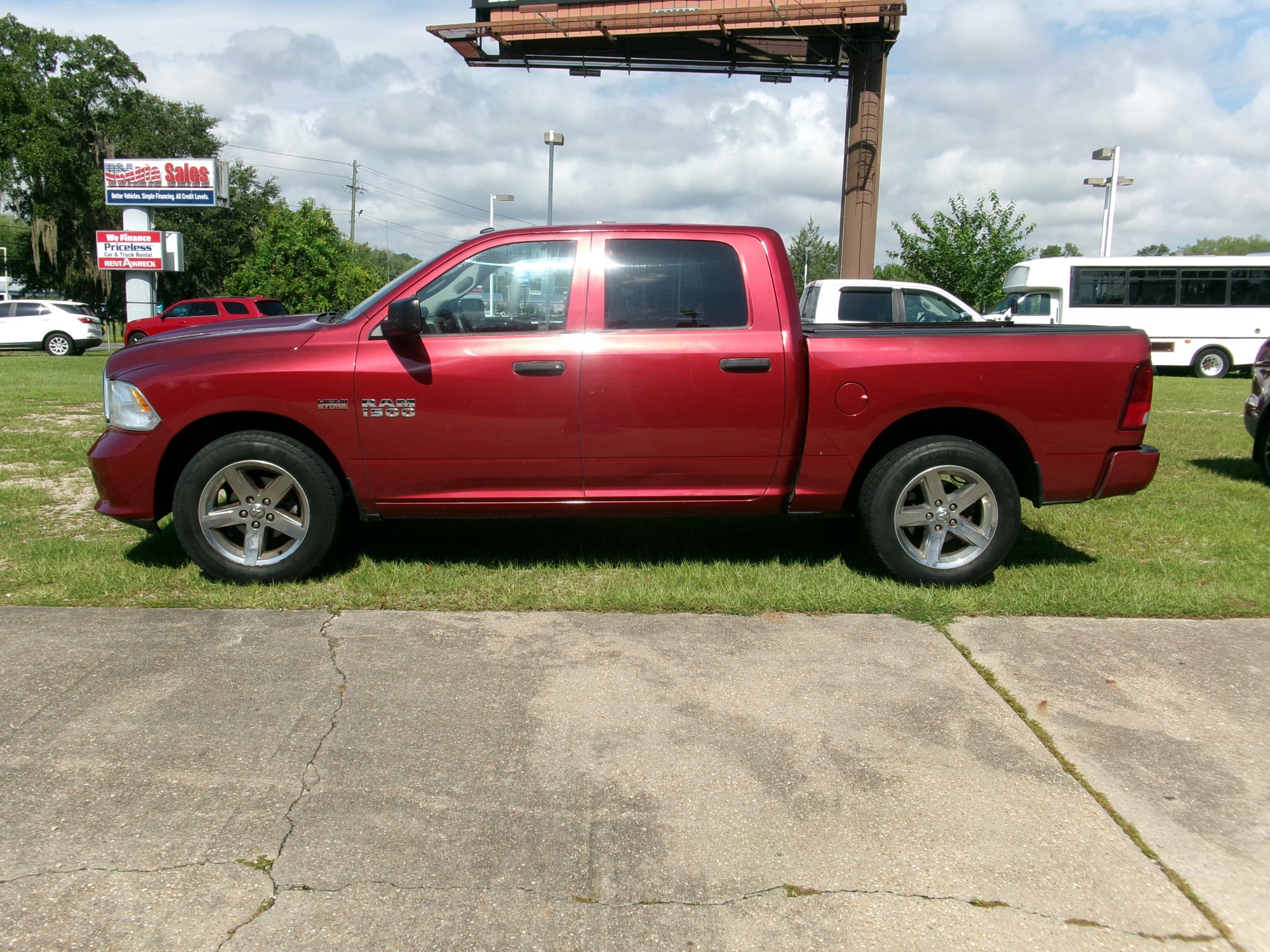photo of 2014 RAM 1500 Crew Cab Express 5.7L