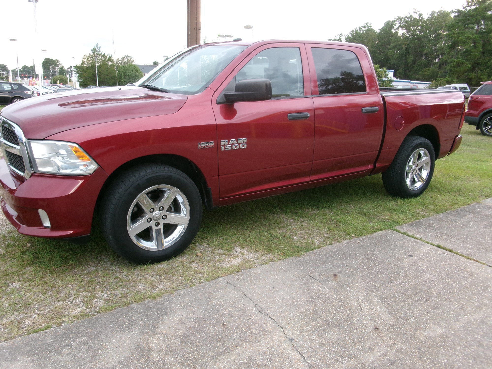 photo of 2014 RAM 1500 Crew Cab Express 5.7L