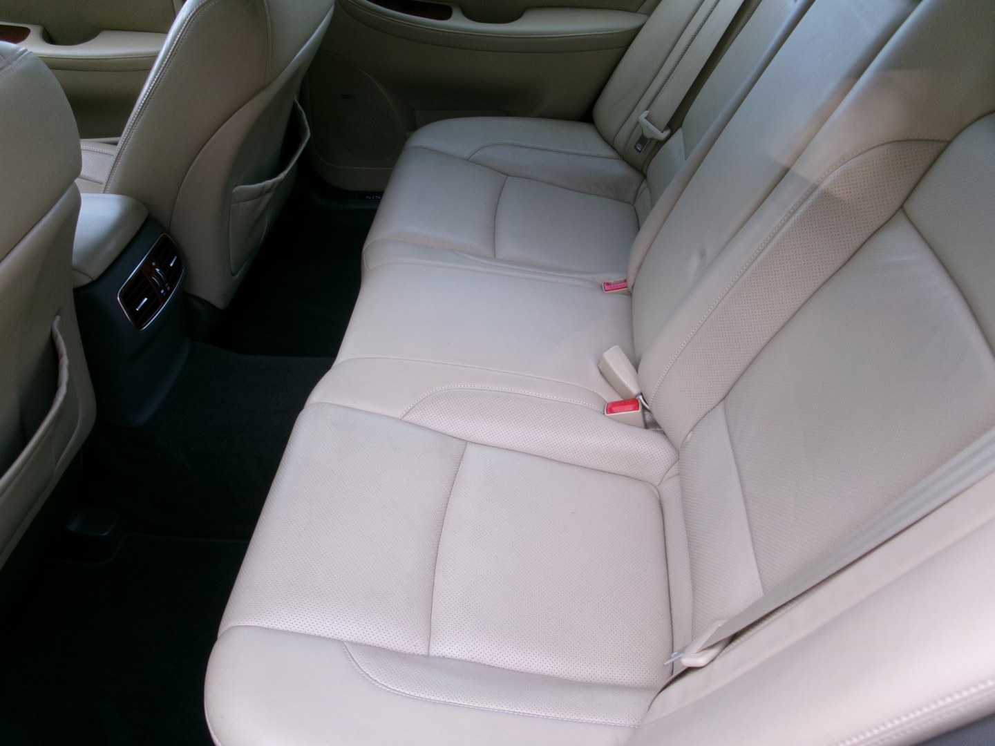 2012 White /Tan Leather Hyundai Genesis 4.6L (KMHGC4DF0CU) with an 4.6L V8 DOHC 32V engine, Automatic transmission, located at 3120 W Tennessee St, Tallahassee, FL, 32304-1002, (850) 575-6702, 30.458841, -84.349648 - Used Car Supermarket is proud to present you with this loaded immaculate 2012 Genesis Luxury Sedan 4.6L with leather, sunroof, Navigation and low miles. Used Car Supermarket prides itself in offering you the finest pre-owned vehicle in Tallahassee. Used Car Supermarket has been locally family owned- Photo#11