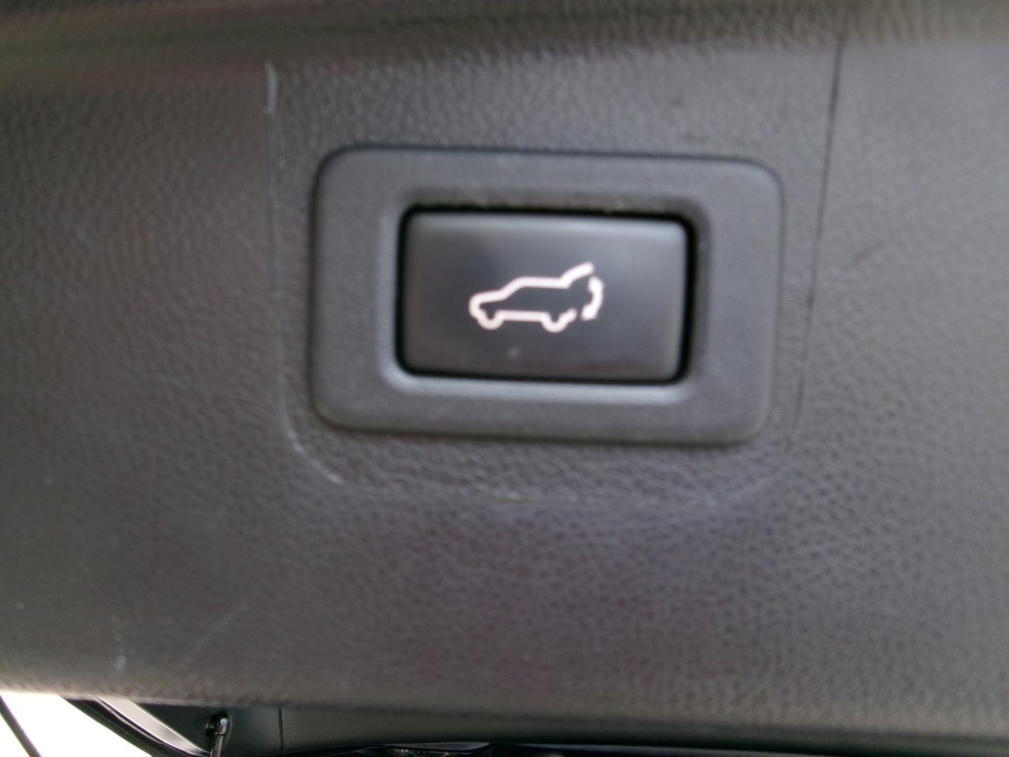 2018 Blue /Tan Subaru Outback 2.5i Premium (4S4BSADC6J3) with an 2.5L H4 DOHC 16V engine, Automatic transmission, located at 3120 W Tennessee St, Tallahassee, FL, 32304-1002, (850) 575-6702, 30.458841, -84.349648- Photo#6