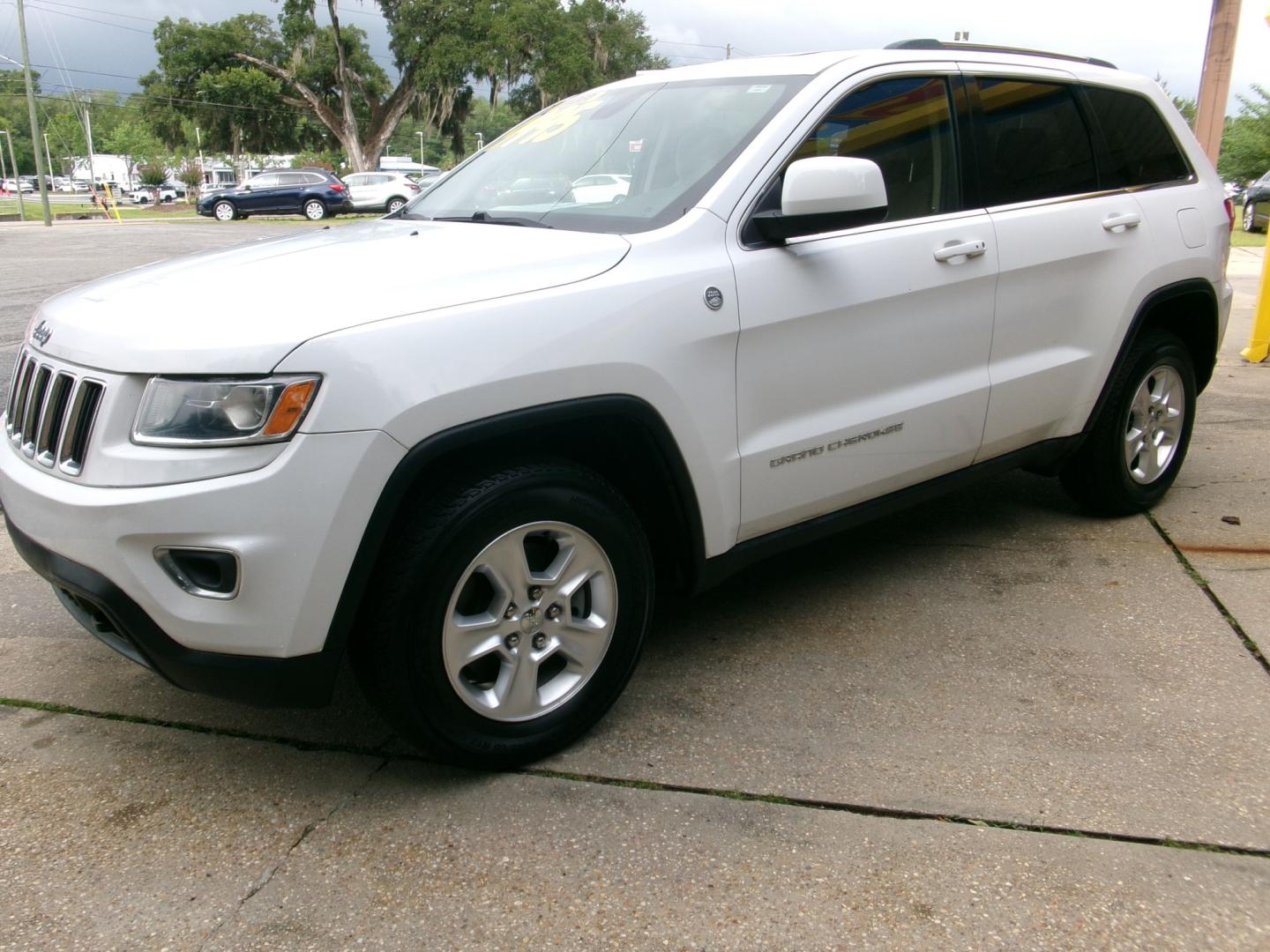 2014 White /Tan Jeep Grand Cherokee Laredo 4WD (1C4RJFAG6EC) with an 3.6L V6 DOHC 24V engine, Automatic transmission, located at 3120 W Tennessee St, Tallahassee, FL, 32304-1002, (850) 575-6702, 30.458841, -84.349648- Photo#1