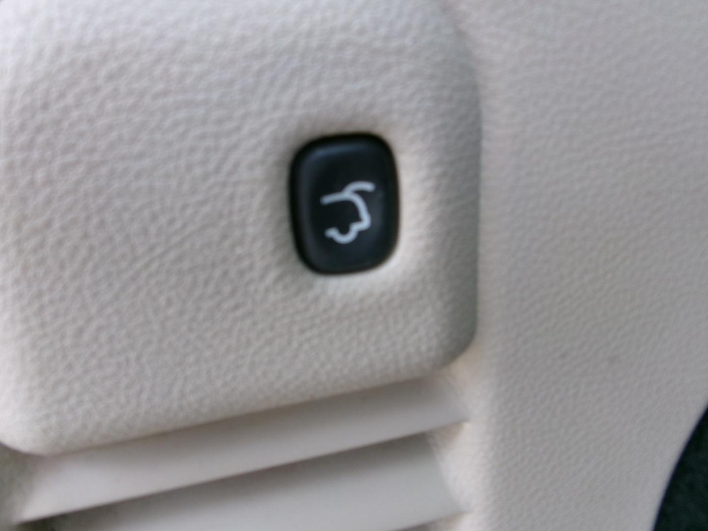 2014 White /Tan Jeep Grand Cherokee Laredo 4WD (1C4RJFAG6EC) with an 3.6L V6 DOHC 24V engine, Automatic transmission, located at 3120 W Tennessee St, Tallahassee, FL, 32304-1002, (850) 575-6702, 30.458841, -84.349648- Photo#5