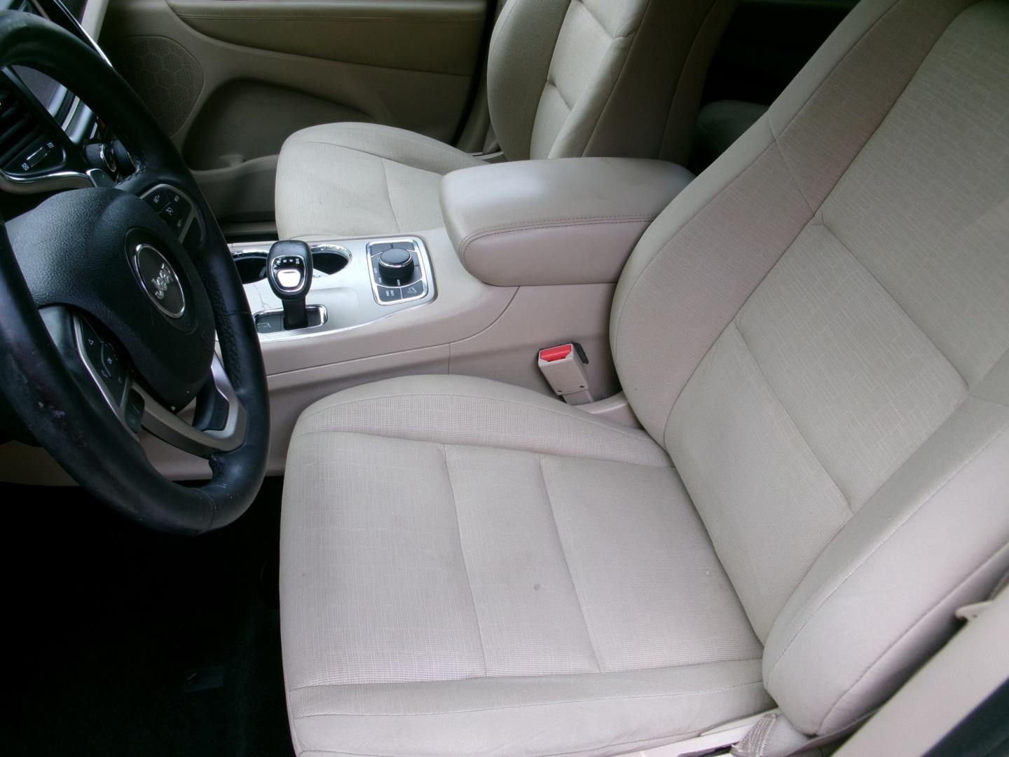 2014 White /Tan Jeep Grand Cherokee Laredo 4WD (1C4RJFAG6EC) with an 3.6L V6 DOHC 24V engine, Automatic transmission, located at 3120 W Tennessee St, Tallahassee, FL, 32304-1002, (850) 575-6702, 30.458841, -84.349648- Photo#6