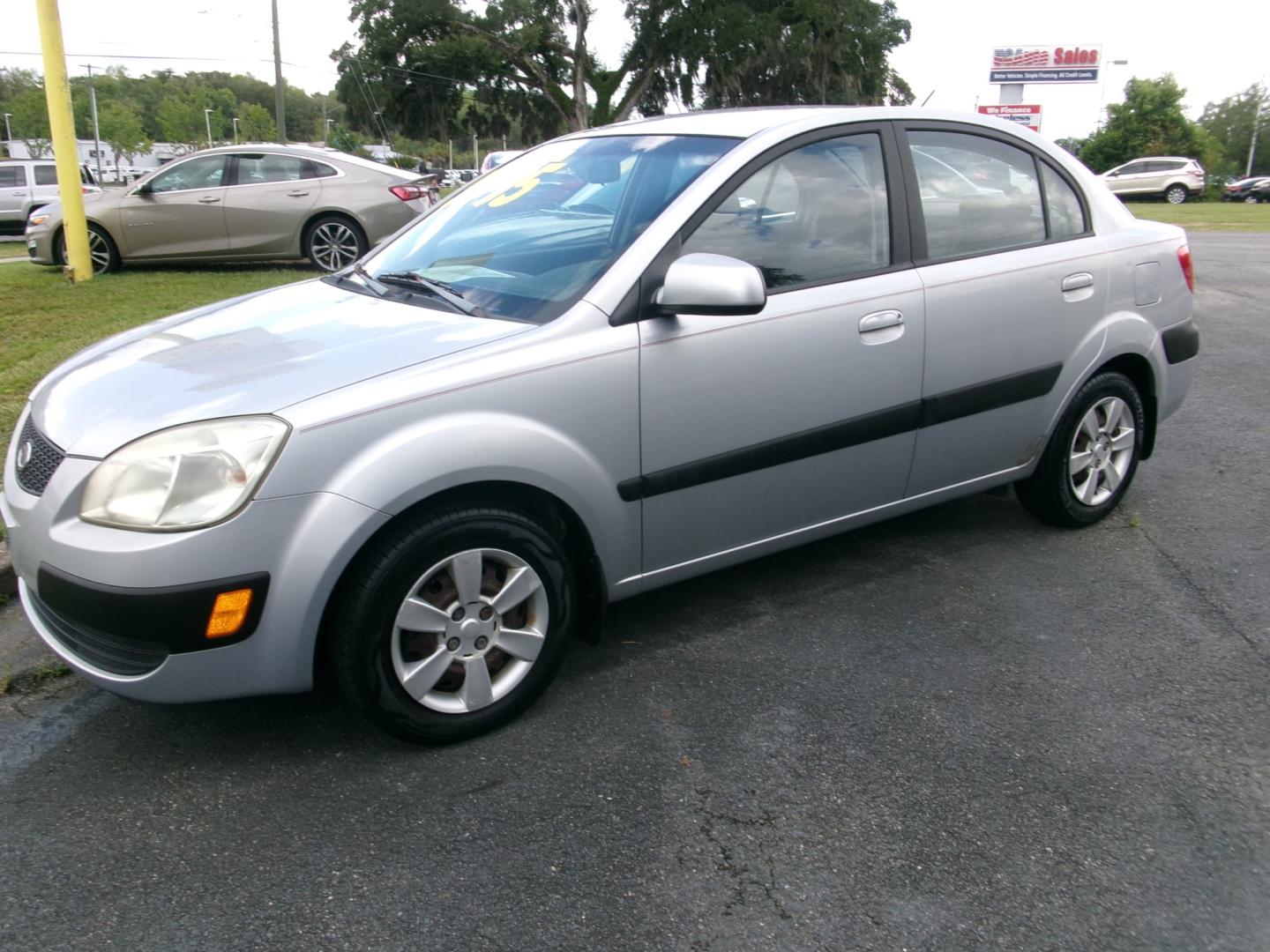 2007 Silver Metallic /Gray Kia Rio Base (KNADE123876) with an 1.6L L4 DOHC 16V engine, Automatic transmission, located at 3120 W Tennessee St, Tallahassee, FL, 32304-1002, (850) 575-6702, 30.458841, -84.349648 - Used Car Supermarket is proud to present you with this loaded immaculate 2007 Kia Rio Sedan with low miles. Used Car Supermarket prides itself in offering you the finest pre-owned vehicle in Tallahassee. Used Car Supermarket has been locally family owned and operated for over 50 years. Our Rio Sedan- Photo#1