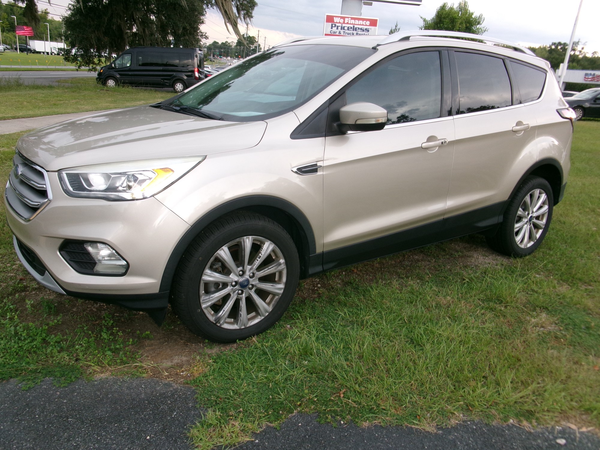photo of 2017 Ford Escape Titanium 4WD