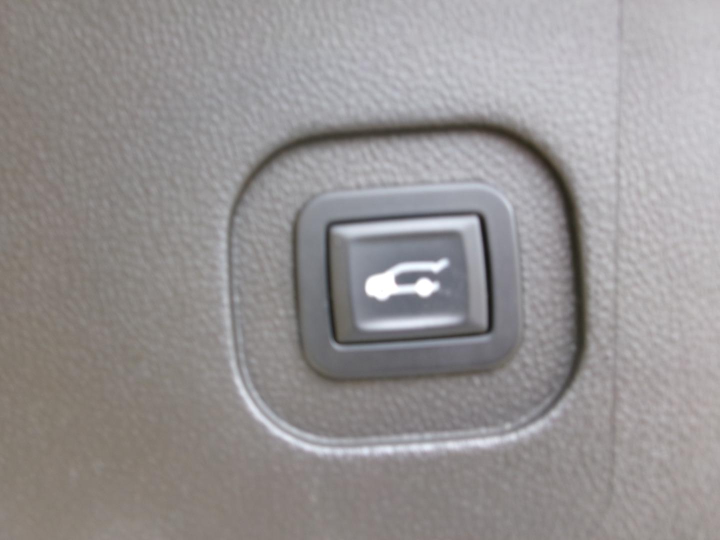 2013 White /Charcoal Leather GMC Terrain Denali (2GKFLYE33D6) with an 3.6L V6 DOHC 24V engine, Automatic transmission, located at 3120 W Tennessee St, Tallahassee, FL, 32304-1002, (850) 575-6702, 30.458841, -84.349648 - Used Car Supermarket is proud to present you with this loaded immaculate 2013 GMC Terrain Denali with low miles, Navigation, sunroof and leather. Used Car Supermarket prides itself in offering you the finest pre-owned vehicle in Tallahassee. Used Car Supermarket has been locally family owned and ope- Photo#5