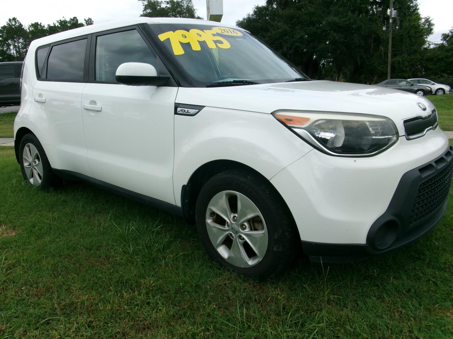 2016 Pearl White /Charcoal Kia Soul Base (KNDJN2A28G7) with an 1.6L L4 DOHC 16V engine, Automatic transmission, located at 3120 W Tennessee St, Tallahassee, FL, 32304-1002, (850) 575-6702, 30.458841, -84.349648 - Used Car Supermarket is proud to present you with this loaded immaculate 2016 Kia Soul base. Used Car Supermarket prides itself in offering you the finest pre-owned vehicle in Tallahassee. Used Car Supermarket has been locally family owned and operated for over 50 years. Our Soul has been serviced a- Photo#1