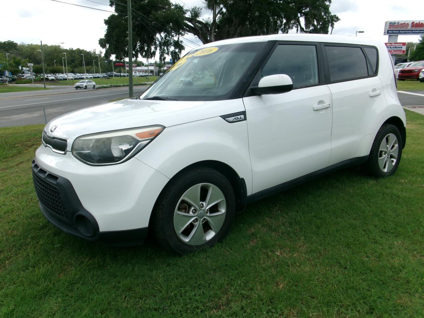 2016 Pearl White /Charcoal Kia Soul Base (KNDJN2A28G7) with an 1.6L L4 DOHC 16V engine, Automatic transmission, located at 3120 W Tennessee St, Tallahassee, FL, 32304-1002, (850) 575-6702, 30.458841, -84.349648 - Used Car Supermarket is proud to present you with this loaded immaculate 2016 Kia Soul base. Used Car Supermarket prides itself in offering you the finest pre-owned vehicle in Tallahassee. Used Car Supermarket has been locally family owned and operated for over 50 years. Our Soul has been serviced a- Photo#0